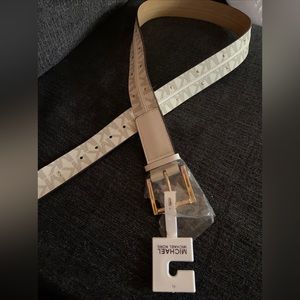 Michael kors ladies vanilla /gold belt size XL